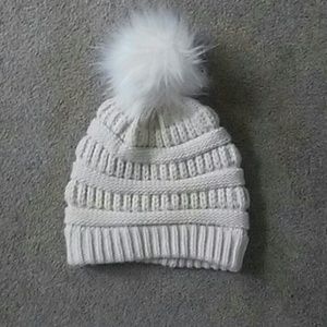 Forever 21 pom pom beanie